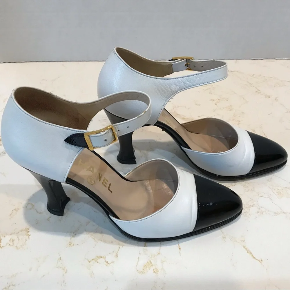 CHANEL Two-Tone Black and White Heels - Picture 7 of 12